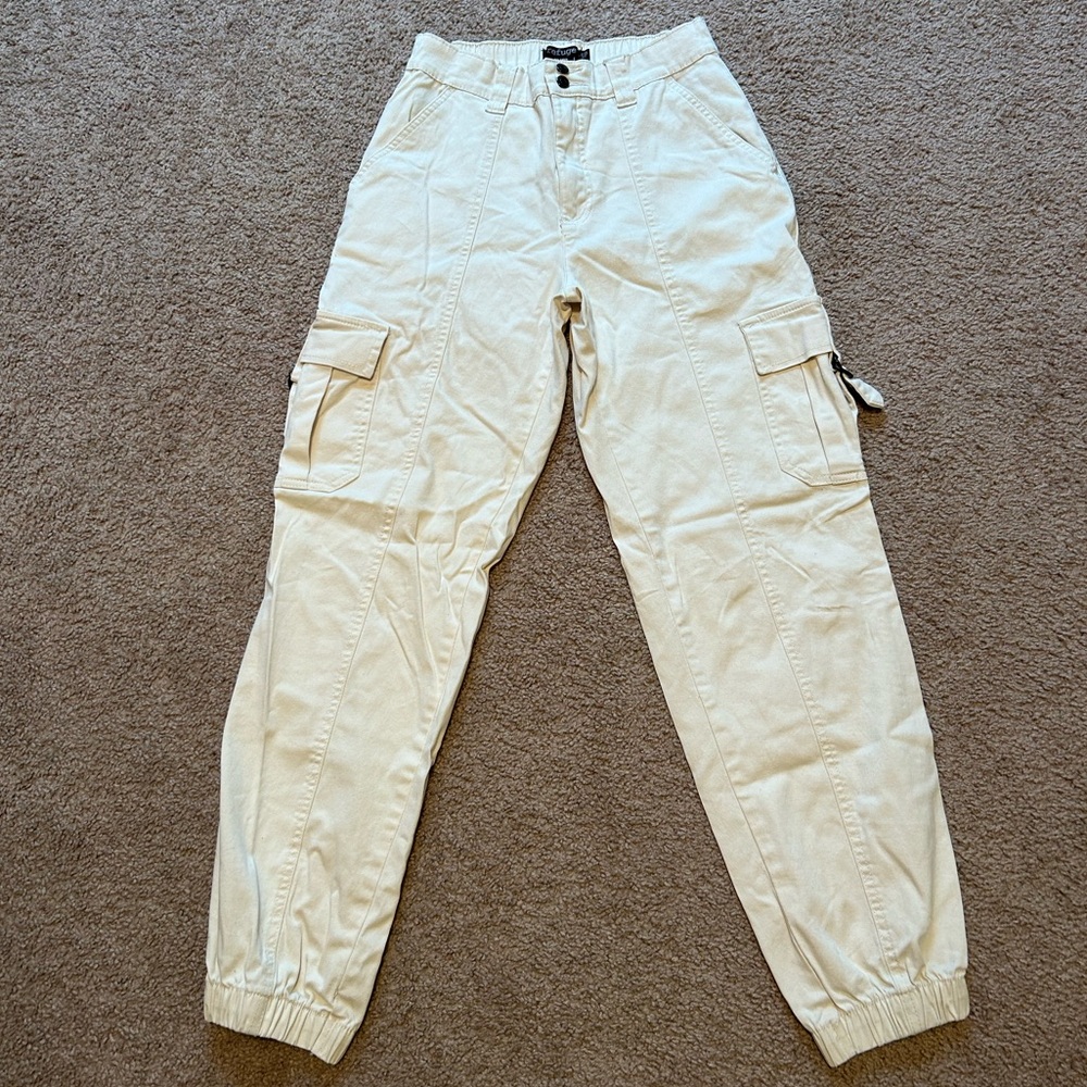 Refuge Cream Relaxed Cargo Jogger